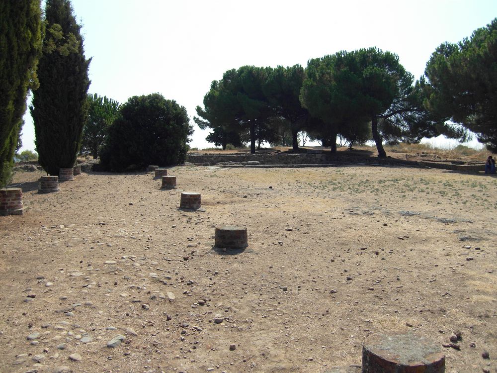 061 - colonnade du forum - Aleria - Corse.JPG